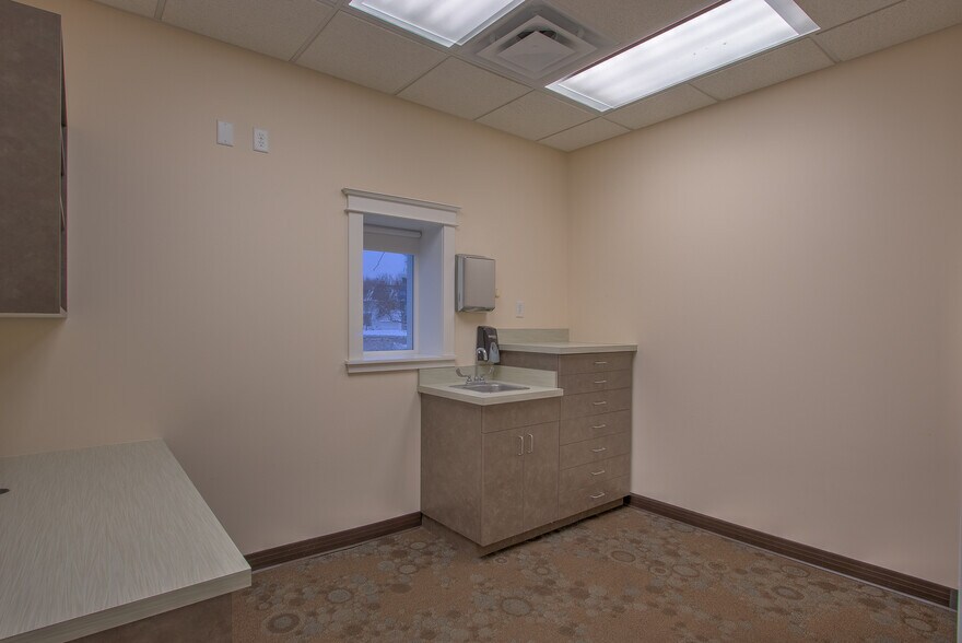 More Photos Of 244 Main St S, Cambridge Storefront Retail Office For Lease