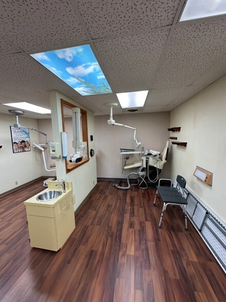 More Photos Of 409 N Wisconsin St, Hobart Office For Sale
