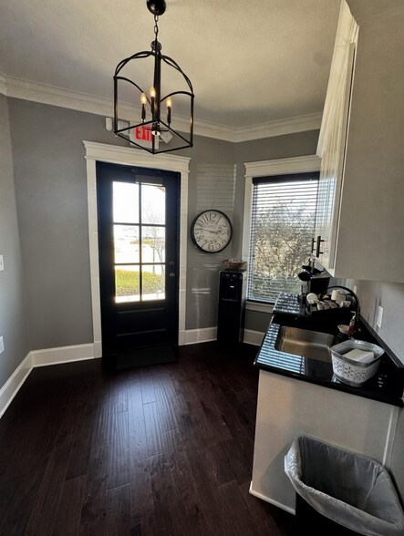 More Photos Of 115 Park Place Ct, Waxahachie Office For Lease