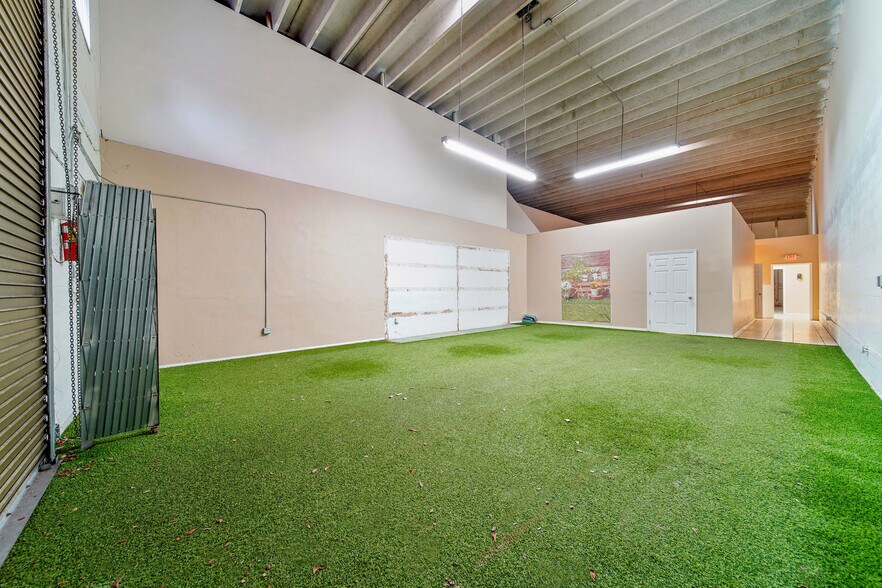 More Photos Of 25 E 4th St, Hialeah Office For Sale