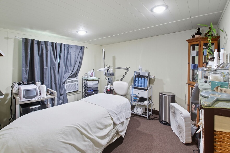 More Photos Of 1345 Kipling St, Lakewood Office For Sale