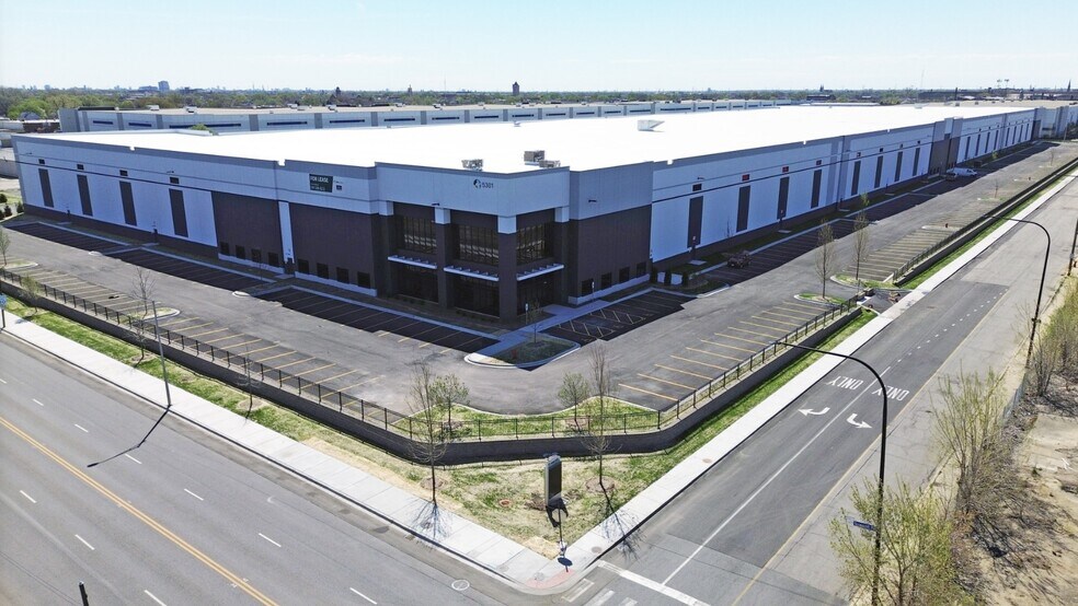 More Photos Of 5301 W Roosevelt Rd, Cicero Distribution For Lease
