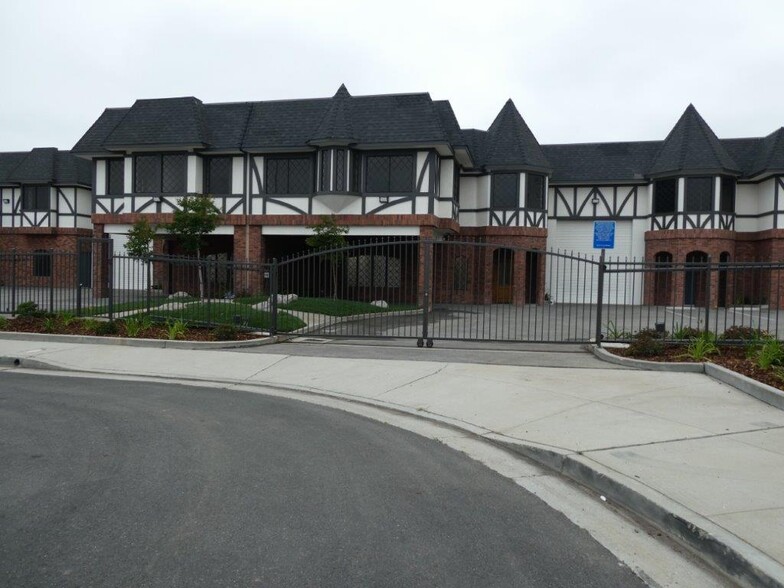 More Photos Of 1411 Railroad St, Glendale Warehouse For Lease