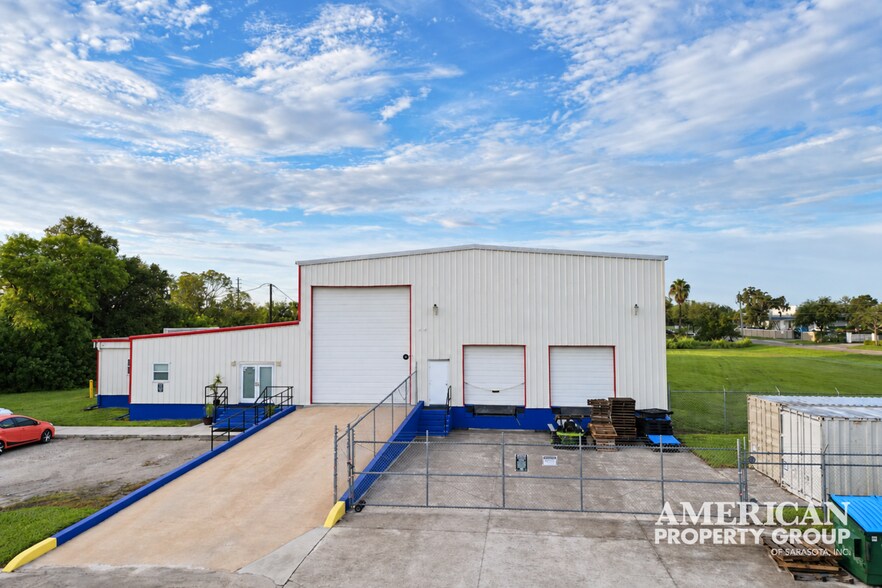 More Photos Of 1507 17th St E, Palmetto Distribution For Sale