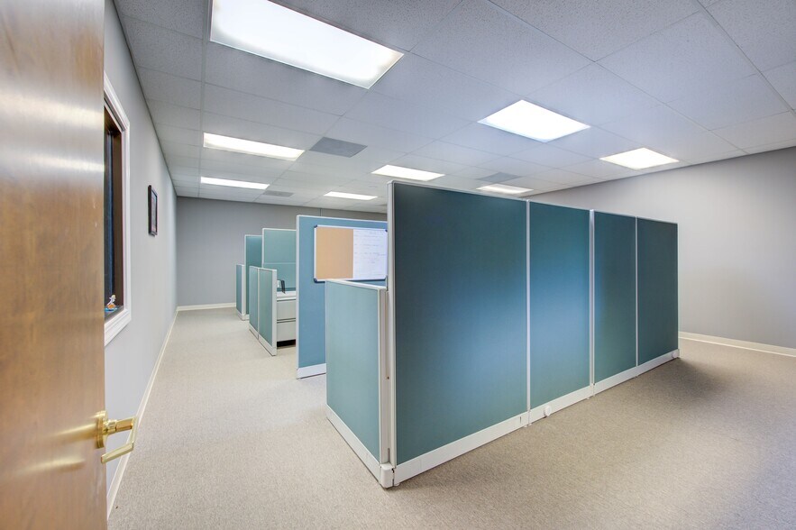 More Photos Of 475 Industrial Dr, Lexington Showroom For Sale