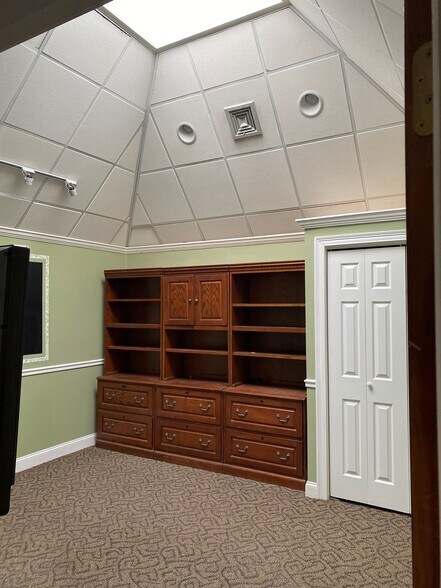 More Photos Of 1600 Candia Rd, Manchester Office For Lease