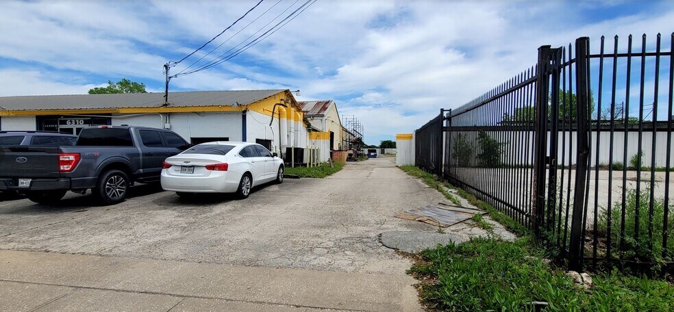 More Photos Of 6310 N Shepherd Dr, Houston Auto Salvage Facility For Sale