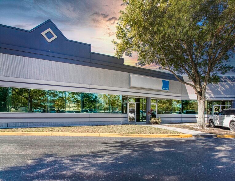 More Photos Of 7751 Kingspointe Pky, Orlando Light Distribution For Lease