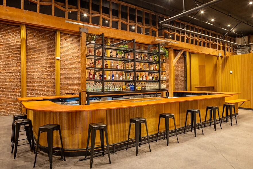 More Photos Of 1948 E 7th St, Los Angeles Bar For Lease