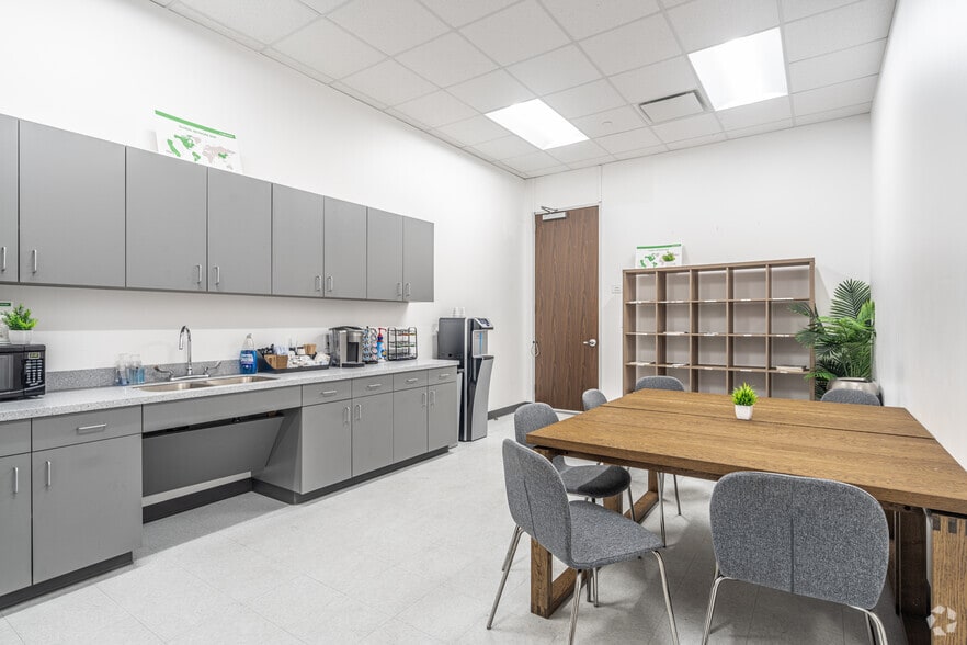 More Photos Of 12510 W Airport Blvd, Sugar Land Distribution For Lease