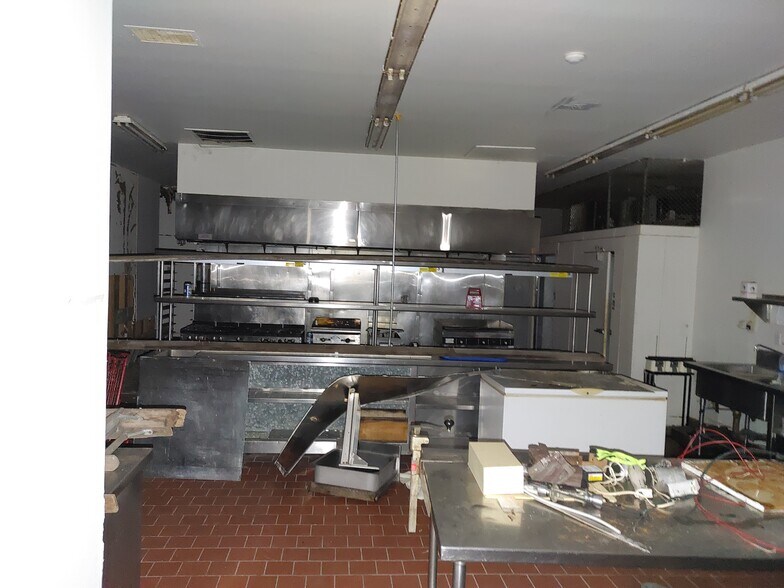 More Photos Of 300 S 3rd, Quincy Hotel For Sale