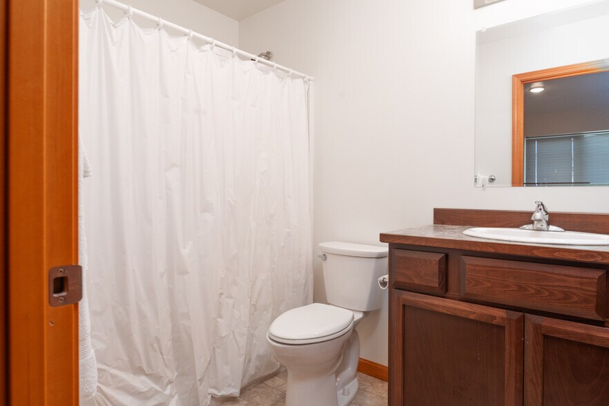 More Photos Of 400 JS Dr, Craig Flex For Sale