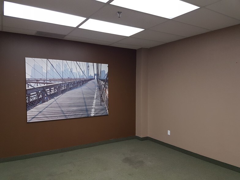 More Photos Of 180 James St S, Hamilton Office For Lease