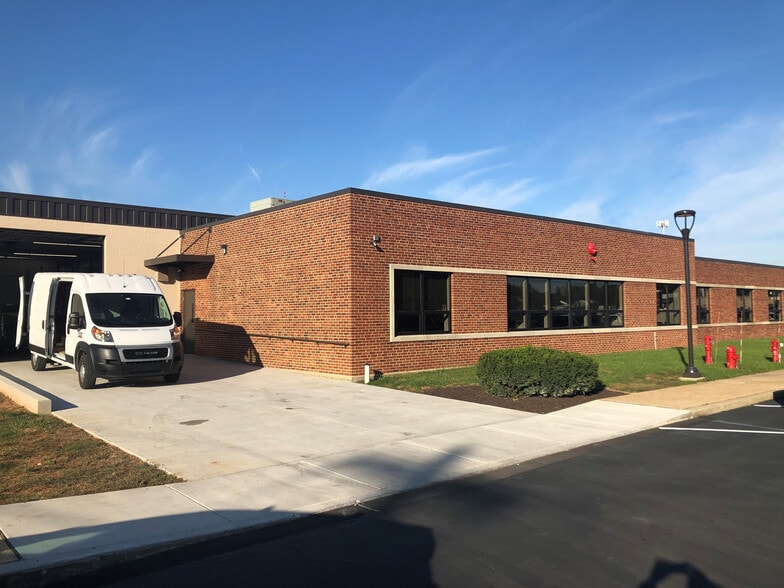 More Photos Of 1128 Roosevelt Ave, York Warehouse For Lease