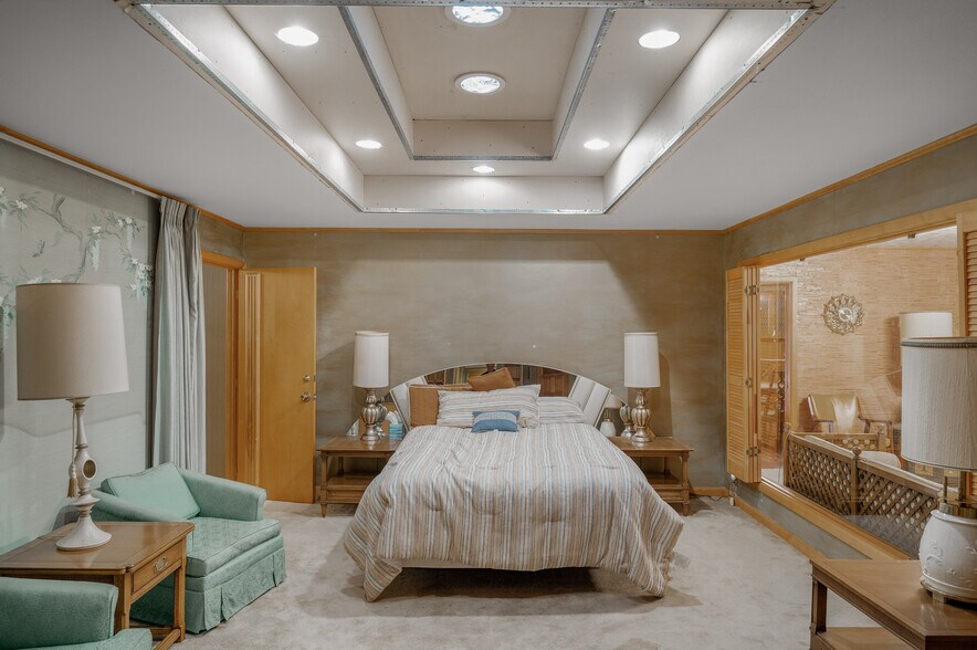 More Photos Of 531 W Main St, Denison Office For Sale