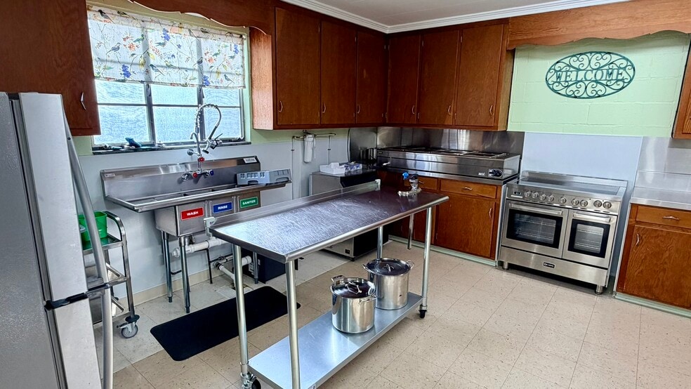 More Photos Of 204 N Main St, Richfield Specialty For Sale