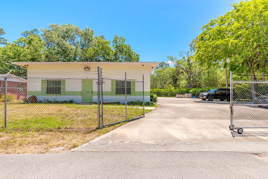 More Photos Of 300 Washington Pl, Ormond Beach Warehouse For Sale