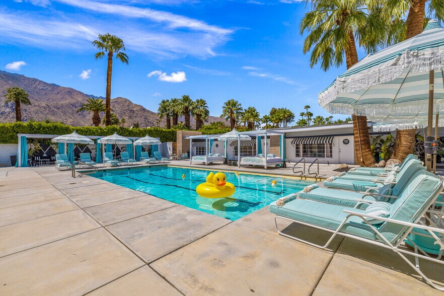 More Photos Of 120 W Vereda Sur, Palm Springs Hotel For Sale