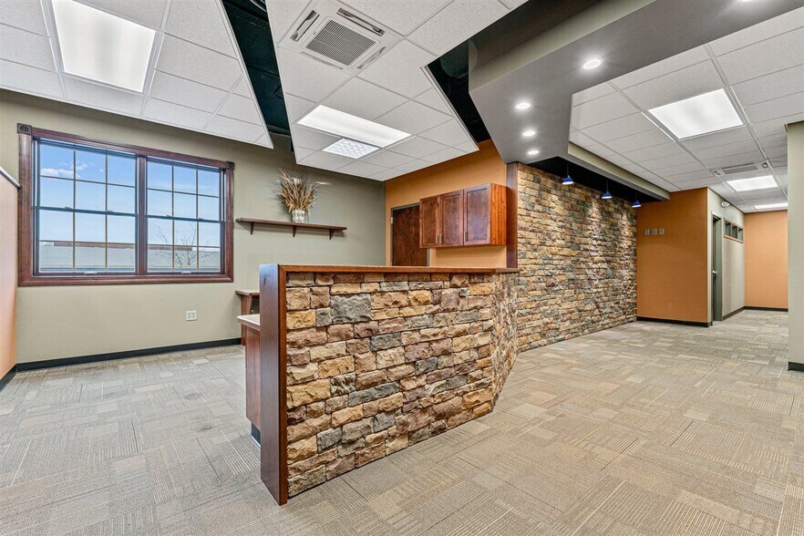 More Photos Of 728 College St, Bowling Green Office For Sale