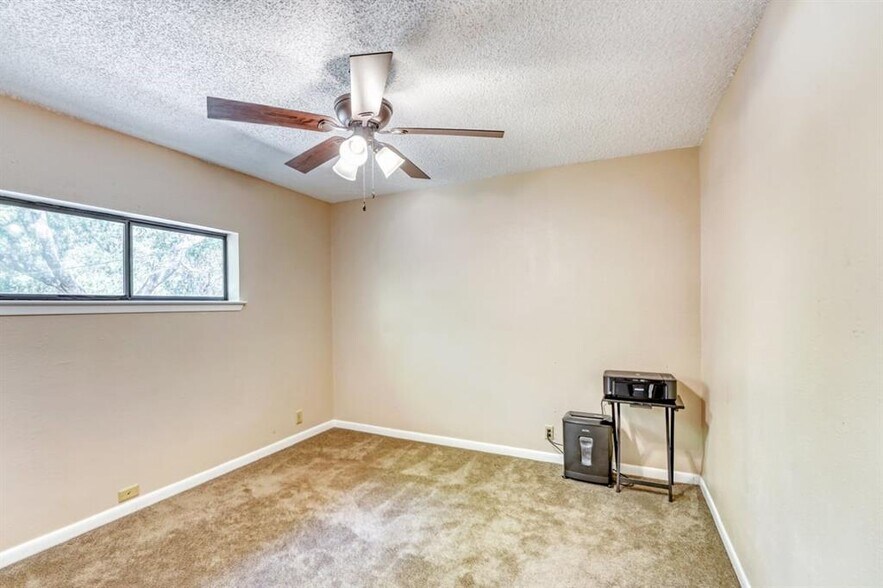 More Photos Of 19818 Colina Dr, Lago Vista Specialty For Sale