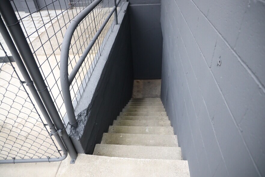 More Photos Of 8855 9th Ave SW, Seattle Convenience Store For Lease