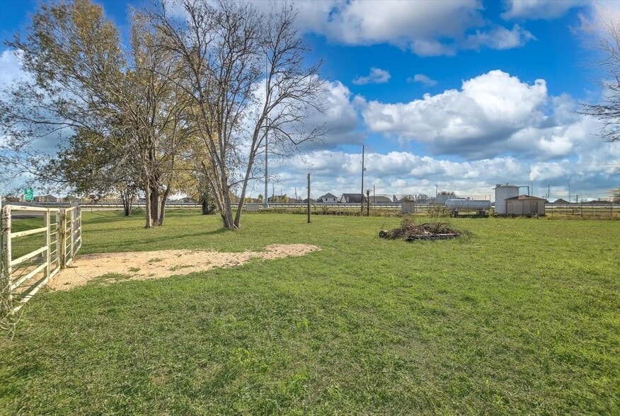 More Photos Of 8411 Meadowlark dr, Baytown Land For Sale