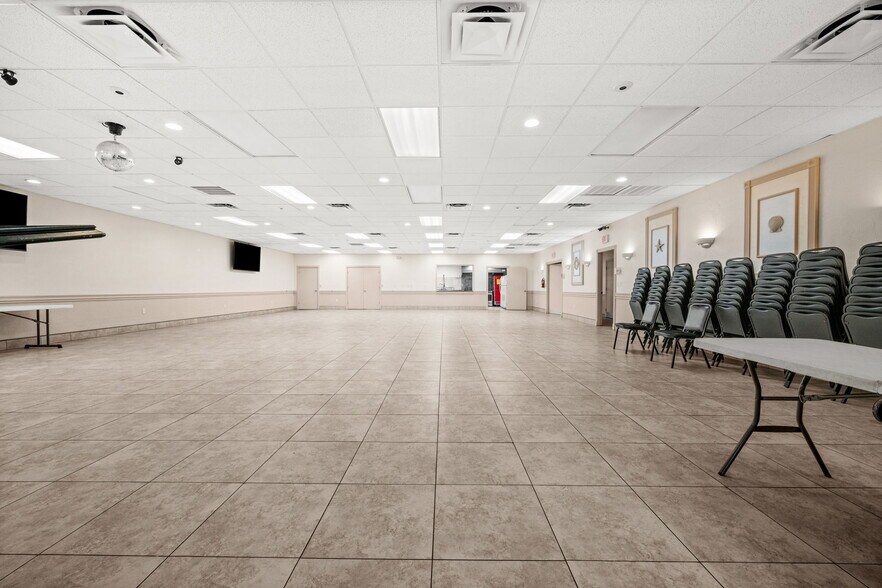 More Photos Of 917 SE 47th Ter, Cape Coral Restaurant For Sale