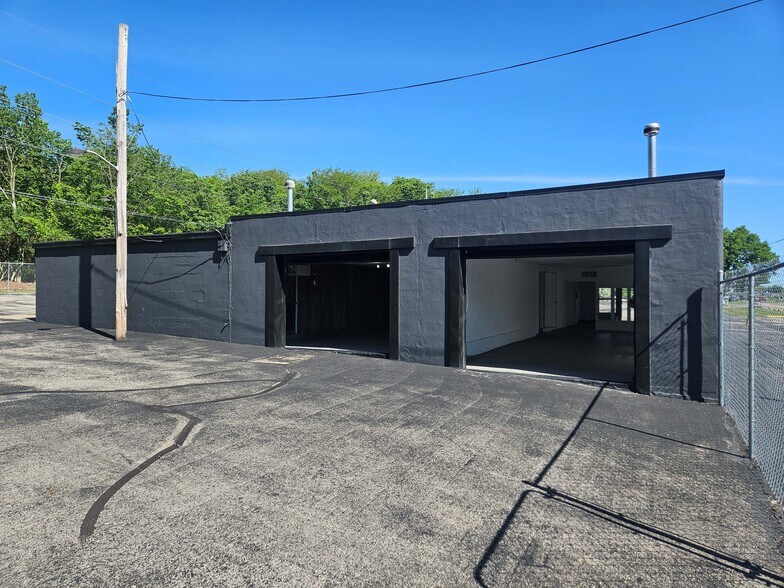 More Photos Of 5290 N. C.R. 25A, Piqua Showroom For Sale