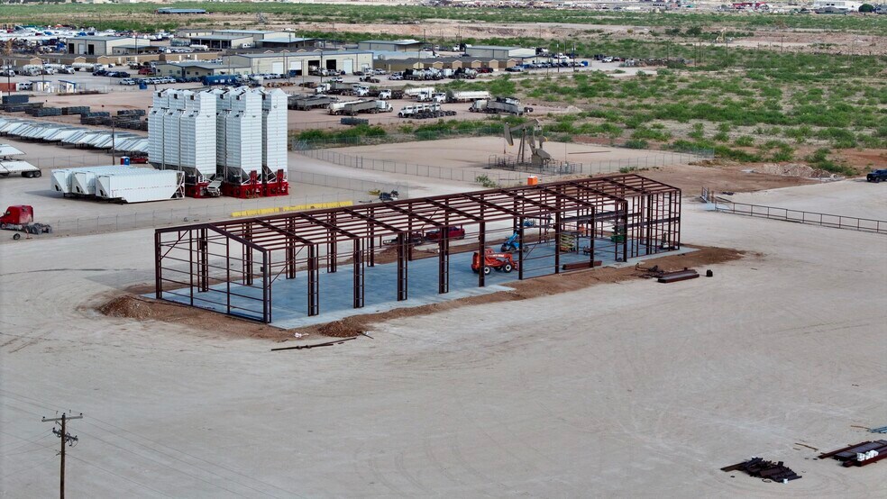 More Photos Of 10009 W. County Road 72, Midland Warehouse For Lease