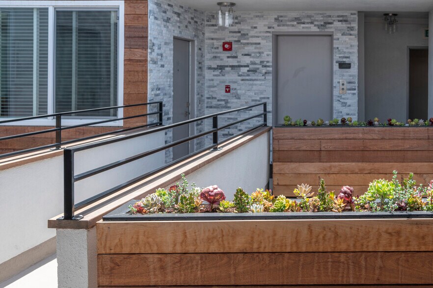 More Photos Of 901 Ocean Ave, Santa Monica Apartments For Sale