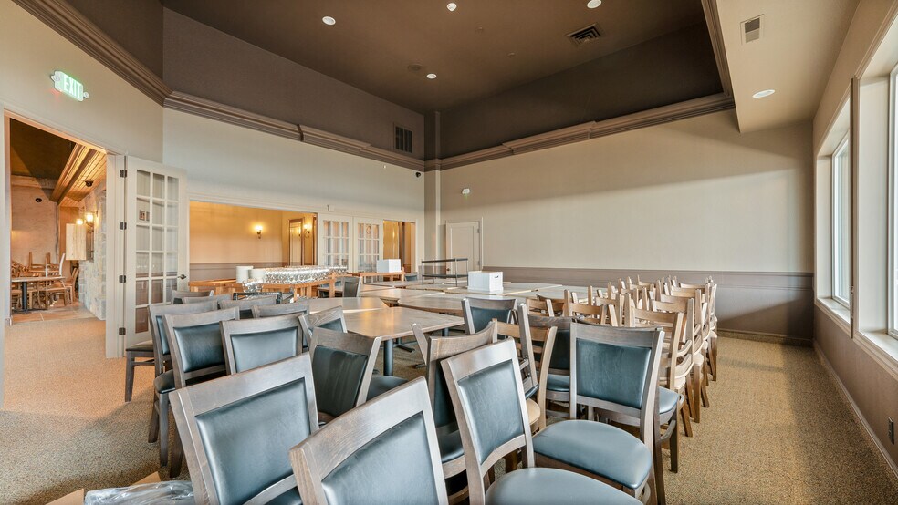 More Photos Of 4466 Horseshoe Bend Pky, Village Of Four Seasons General Retail For Sale