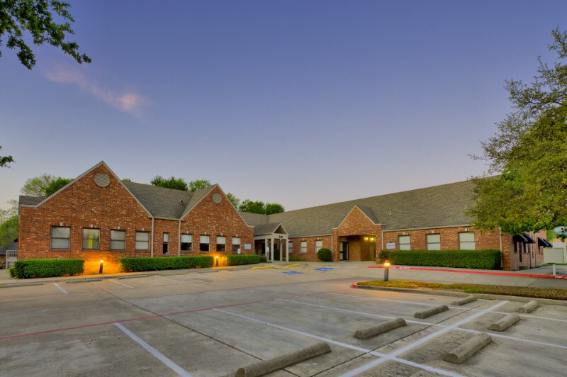 Primary Photo Of 230 N Park Blvd, Grapevine Medical For Lease
