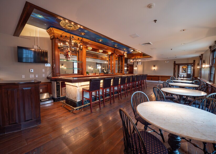 More Photos Of 649 High St, Worthington Storefront Retail Office For Sale