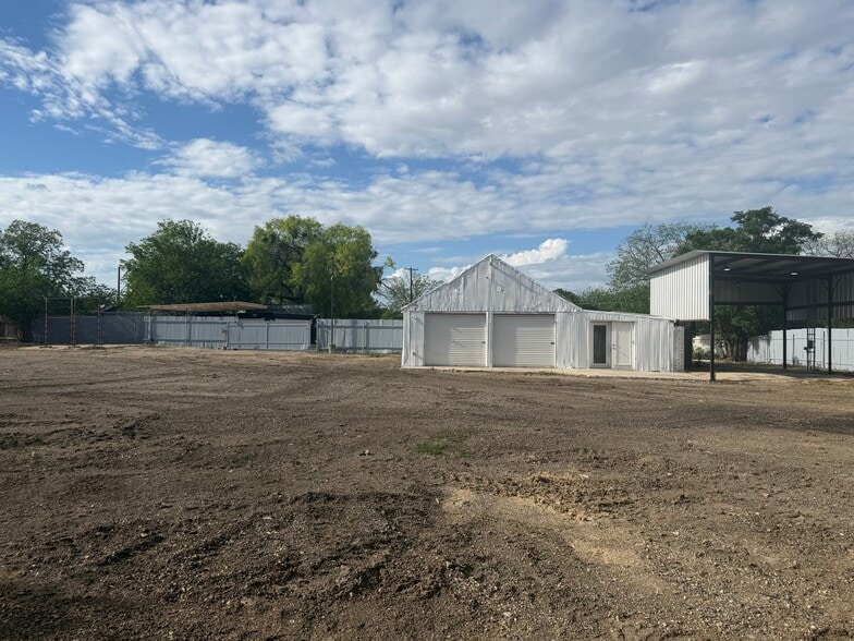 More Photos Of 418 Vine St, San Antonio Office Residential For Sale