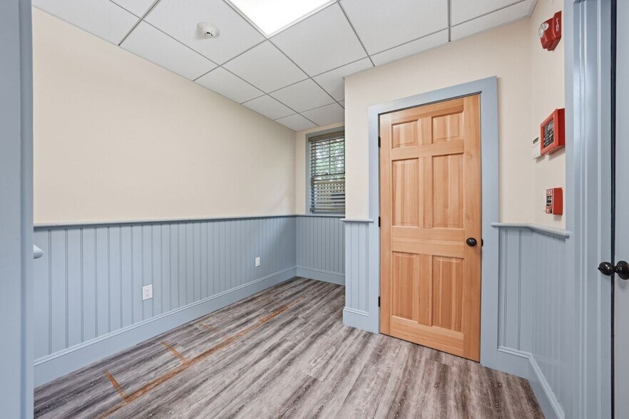 More Photos Of 148 Katama Rd, Edgartown Flex For Sale