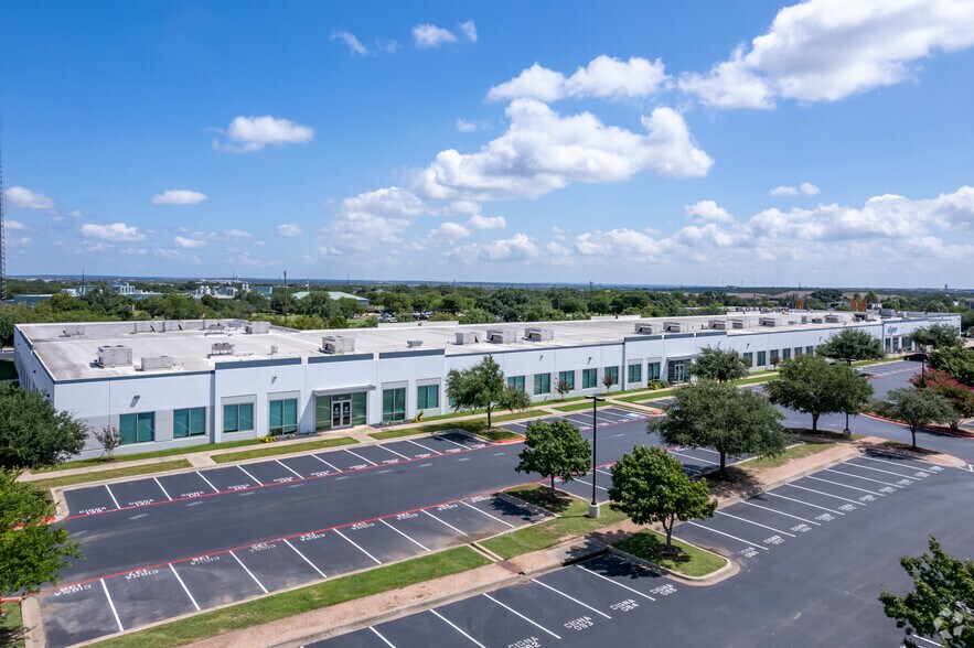 More Photos Of 11200 Lakeline Blvd, Austin Office For Lease