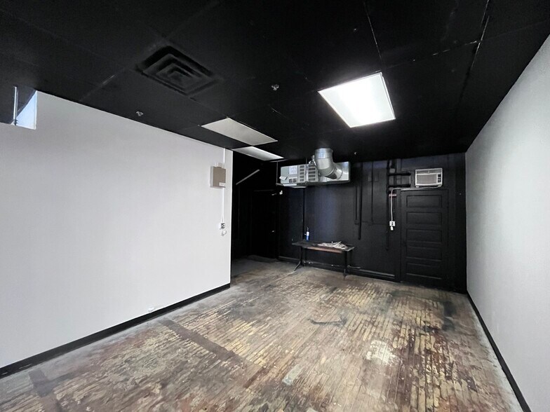 More Photos Of 16 W Busse Ave, Mount Prospect Apartments For Lease