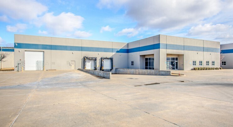 More Photos Of 3200 S Thomas Rd, Oklahoma City Warehouse For Lease