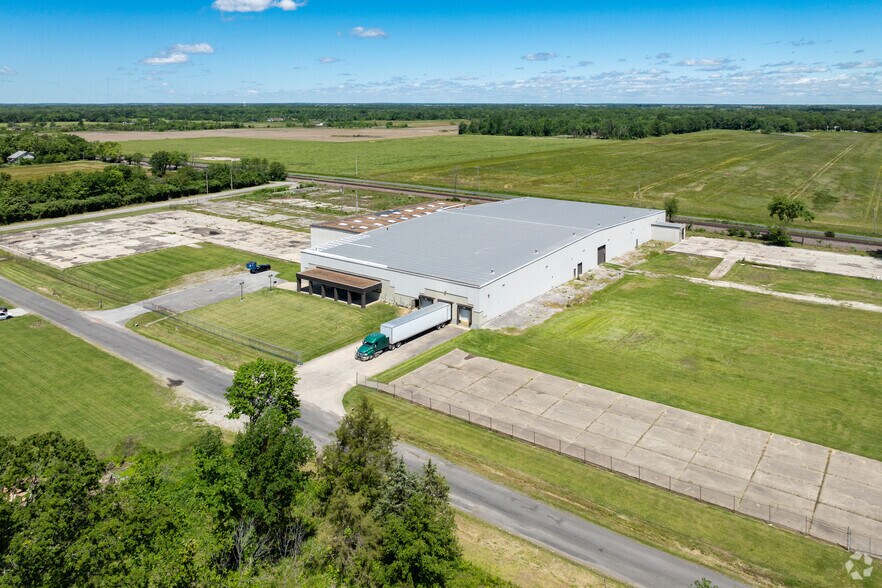More Photos Of 823 Aaron Pky, Centralia Manufacturing For Sale