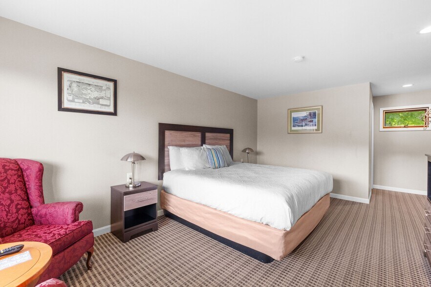 More Photos Of 291 Endicott St N, Laconia Hotel For Sale