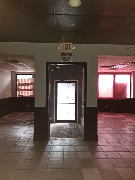 More Photos Of 42 Market St, Bangor Storefront For Lease