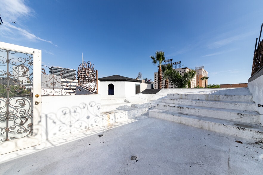 More Photos Of 6340 Yucca St, Los Angeles Restaurant For Sale