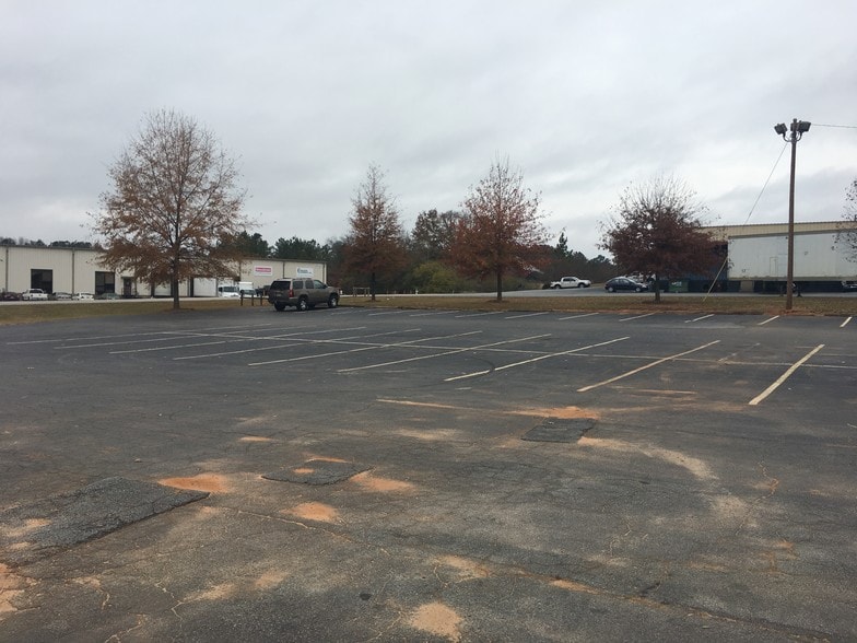 More Photos Of 380 Commerce Blvd, Athens Warehouse For Lease
