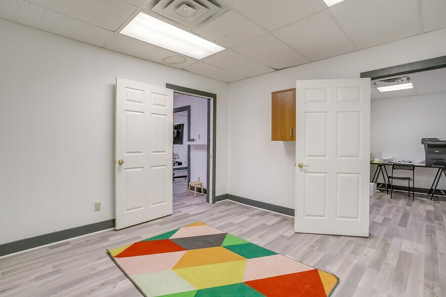 More Photos Of 1434 N Main St, Fort Worth Storefront Retail Office For Lease