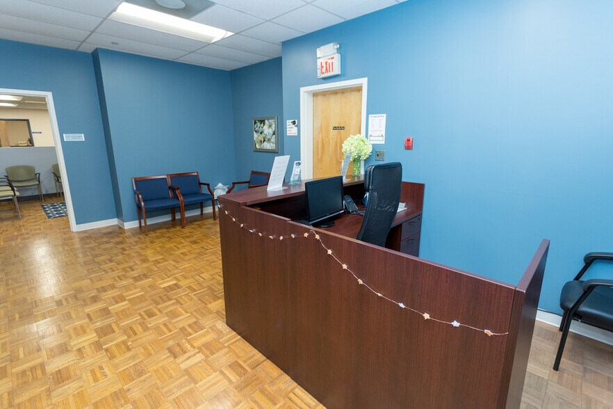 More Photos Of 1139 Spruce Dr, Mountainside Medical For Lease