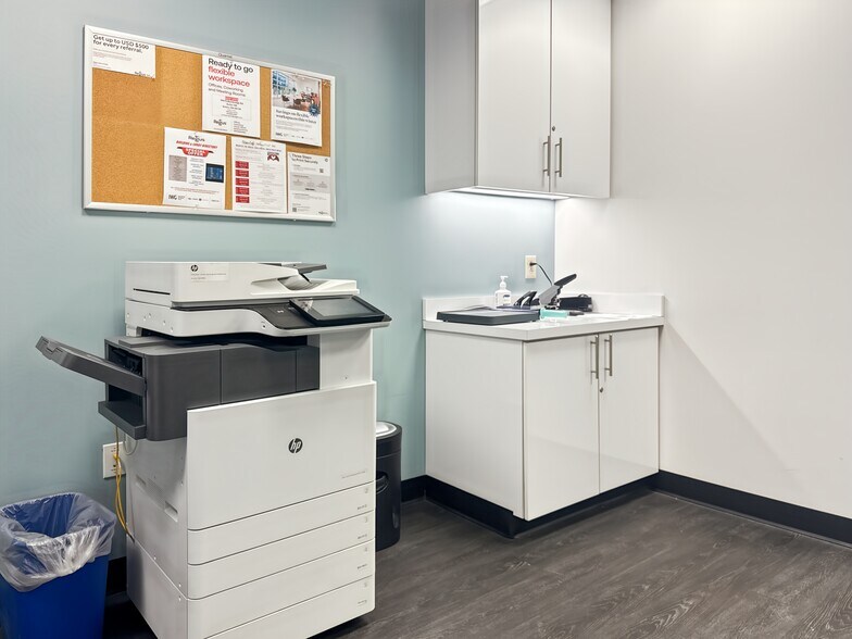 More Photos Of 6100 Oak Tree Blvd, Independence Coworking Space