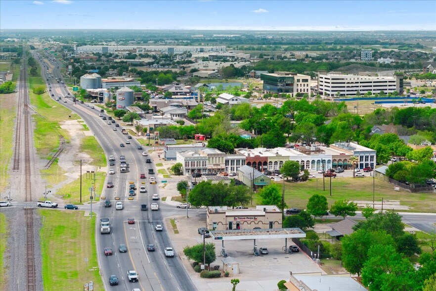 More Photos Of 117 East St, Hutto Loft Creative Space For Sale