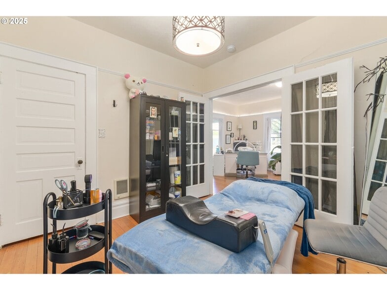 More Photos Of 1492 Pearl St, Eugene Office For Sale