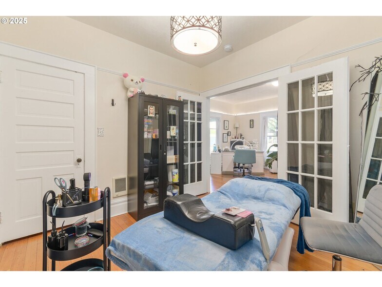 More Photos Of 1492 Pearl St, Eugene Office Residential For Sale