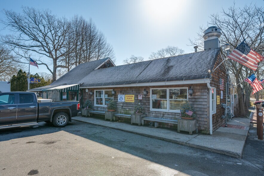 More Photos Of 8 Montauk Hwy, East Hampton Specialty For Lease
